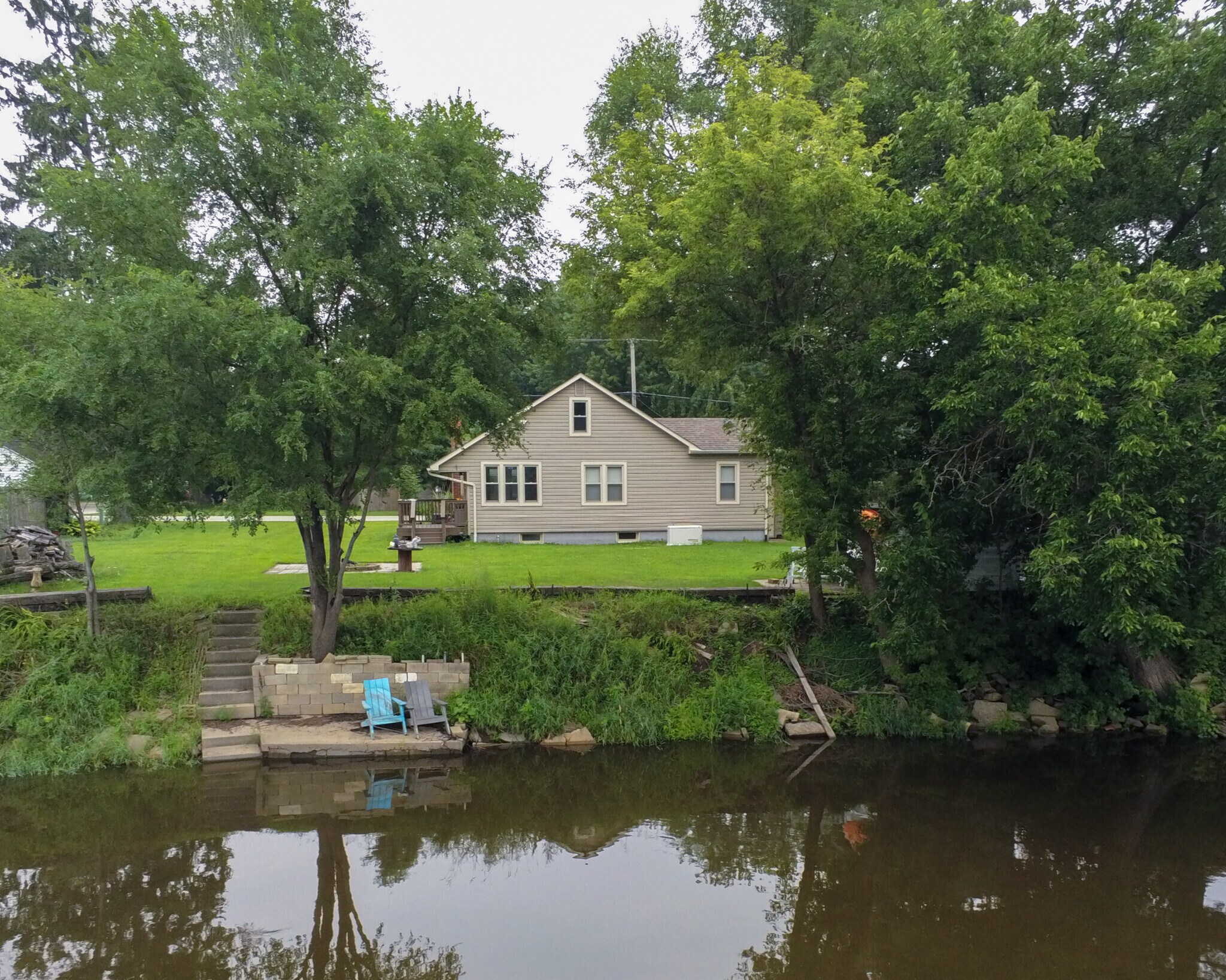 Building Photo - 7910 Shorewood Dr