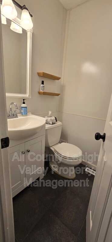 Building Photo - 5634 Grace Ave