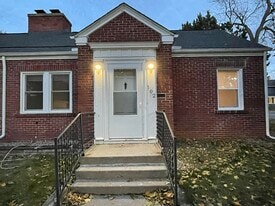 Building Photo - 102 N Center St