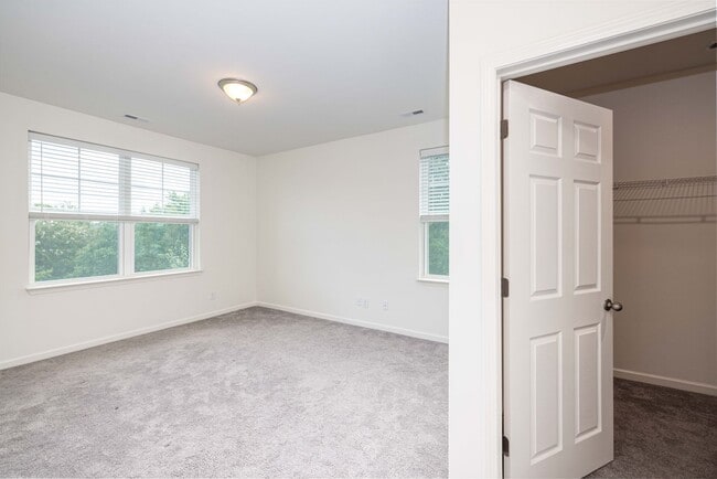 Building Photo - BEAUTIFUL 3BD 2.5 BTH Apartment home RAINTREE - Ballantyne Commons Pkwy