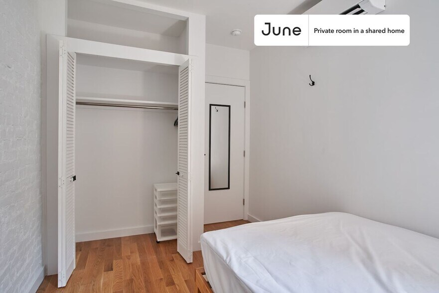 Building Photo - Room in Shared 4.0 bed/2 bath home