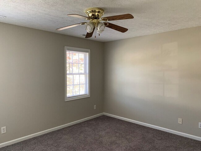 Building Photo - 413 Three Creeks Ct
