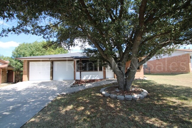 Primary Photo - Bright and Open 3 Bedroom Home in Cove!