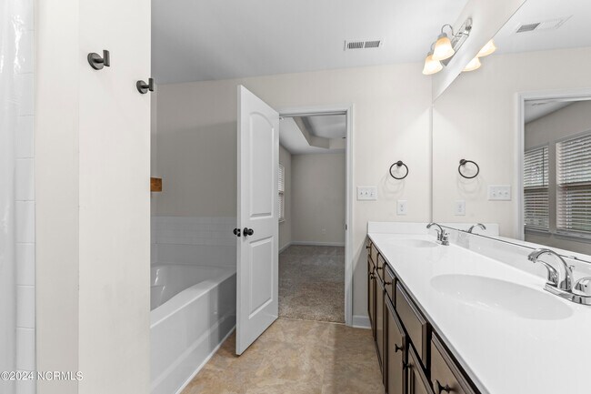 Building Photo - 200 Mia Ct