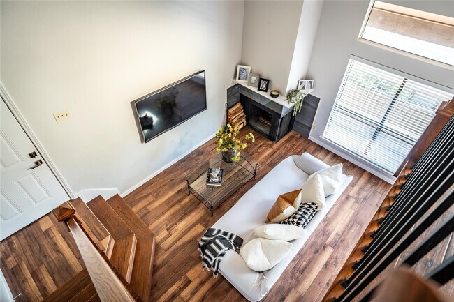 Building Photo - 8411 Sands Point Dr