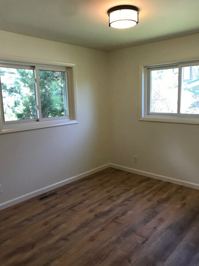 Building Photo - 4 Bed 2 Bath Home in South Boulder!