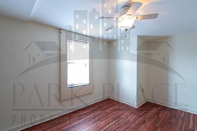 Building Photo - 734 E Morris St