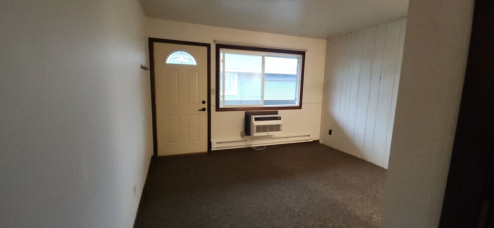 Primary Photo - 625 9th St N