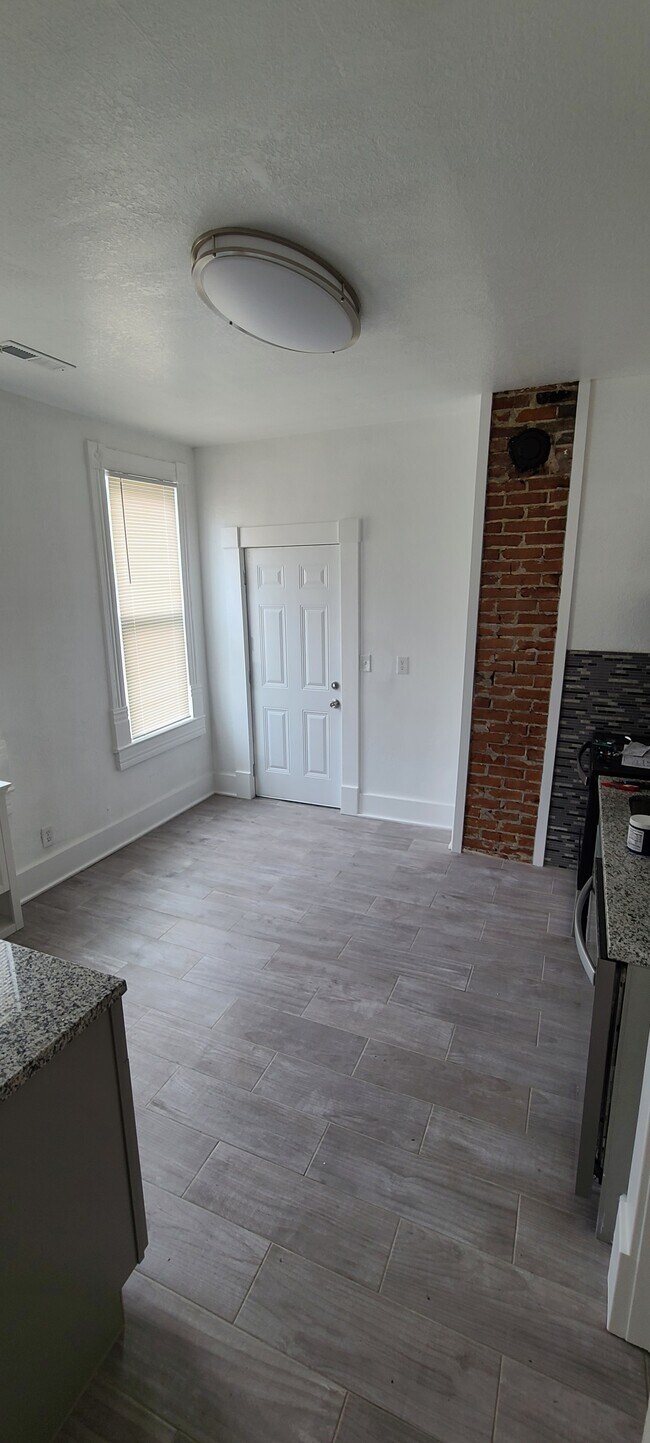 Building Photo - 2321 Ashland Ave