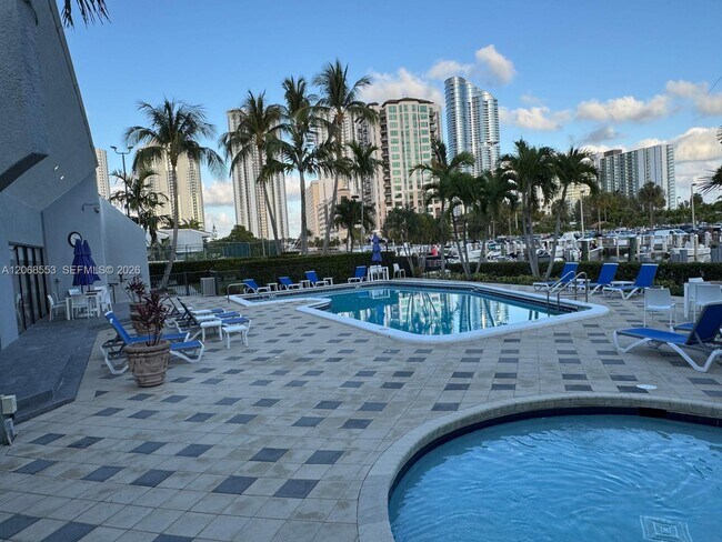 Building Photo - 336 Poinciana Island Dr