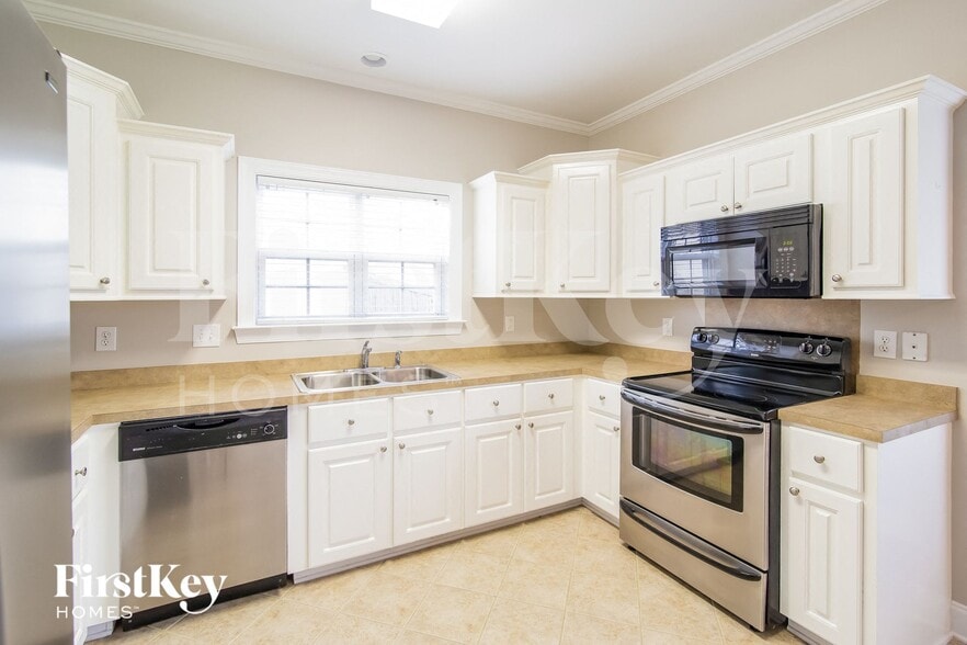 Building Photo - 7648 Fayetteville Rd