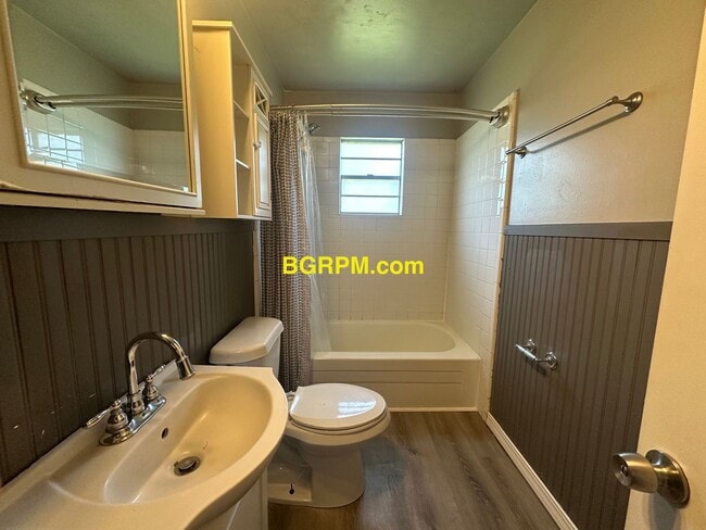 Building Photo - Beebe home