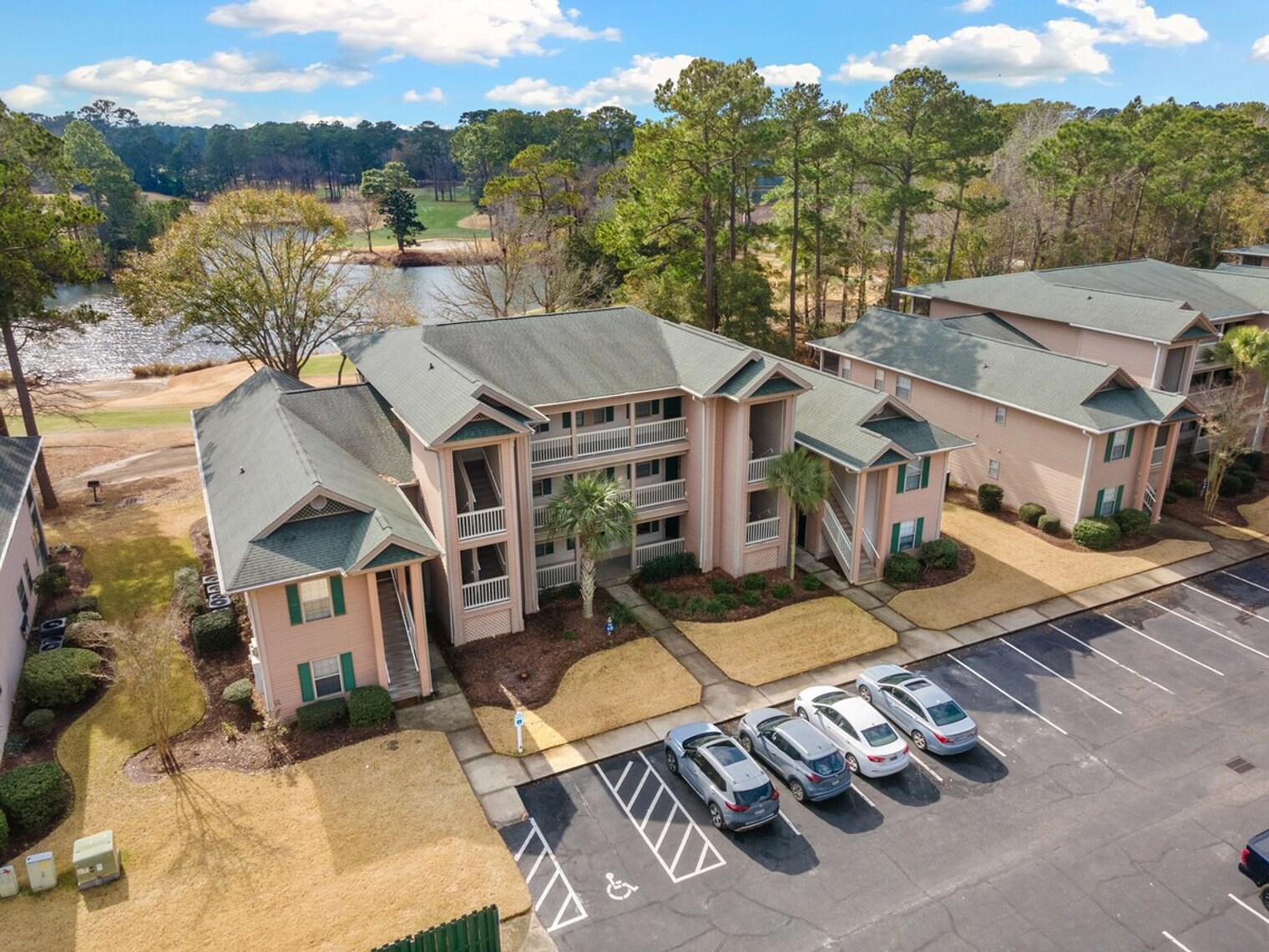 Building Photo - 117 Pinehurst Ln