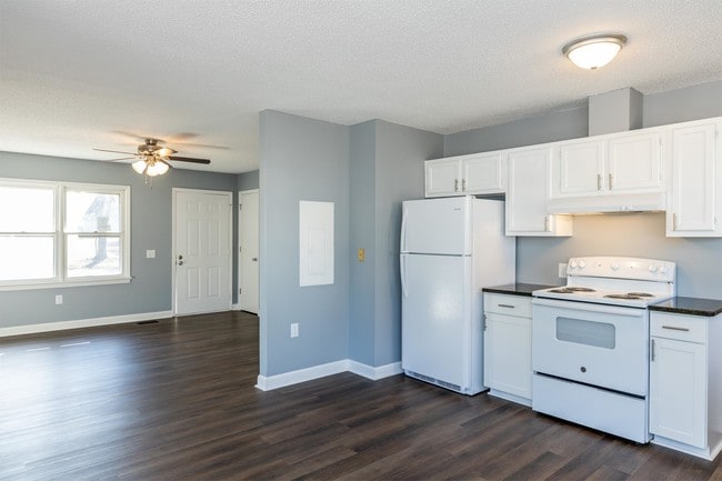 Building Photo - 700 Western Ave