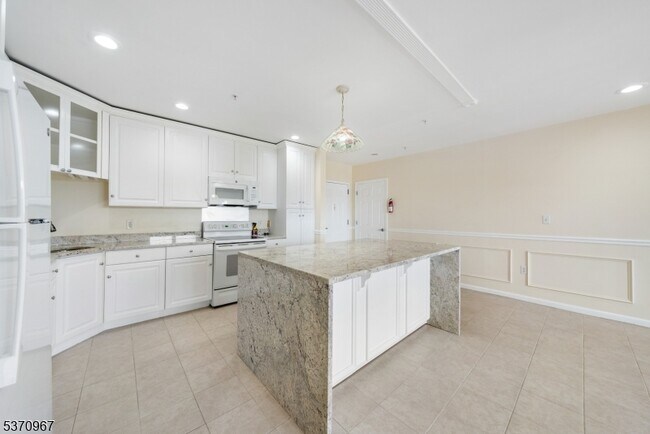 Building Photo - 8915 Bergenwood Ave