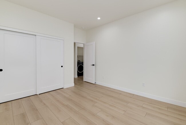 Building Photo - 5142 Los Robles Dr