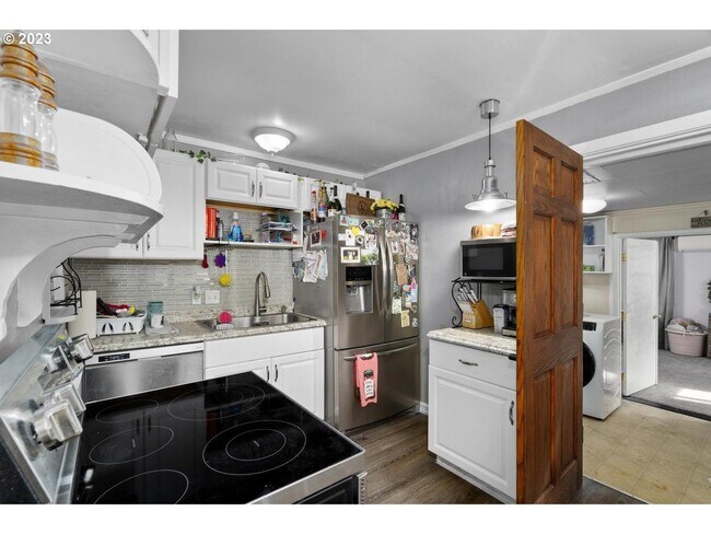 Building Photo - 3Bd/1Ba Mid Century Home In Canby~ A/C, 2 Additional Storage, and Spacious Yard!!!