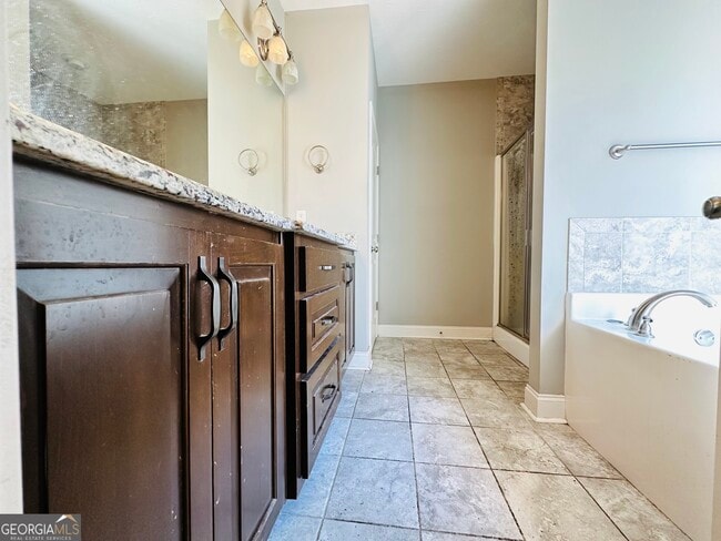 Building Photo - 1255 Woodville Ct