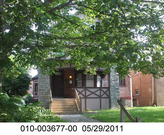 Primary Photo - 7 Bedroom 3 bath House