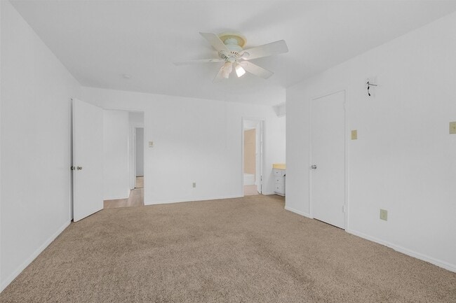 Building Photo - 1122 Rhine Ln