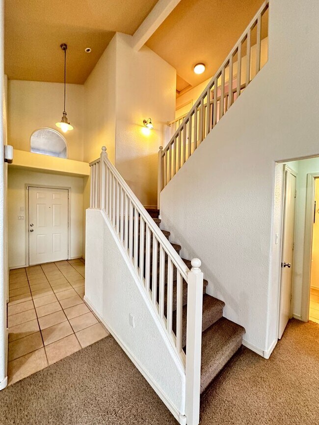 Building Photo - 7419 Desert Eagle Rd NE