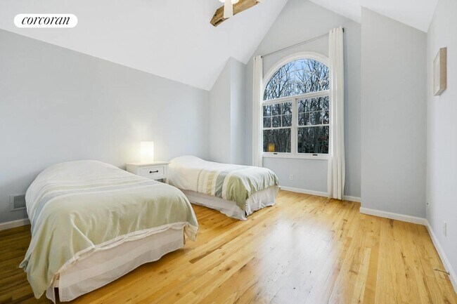 Building Photo - 12 Northview Dr