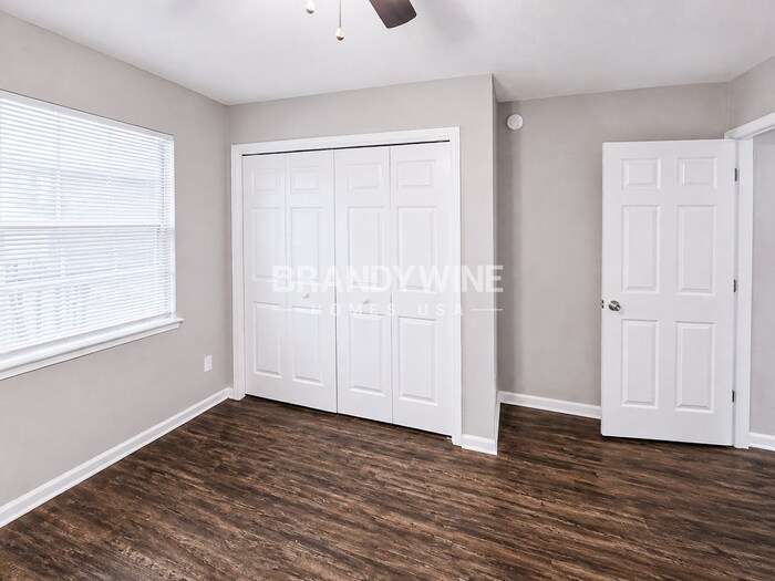 Building Photo - 11067 Barbizon Cir W