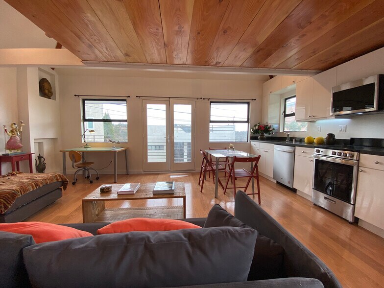 Building Photo - 2118 Kew Dr