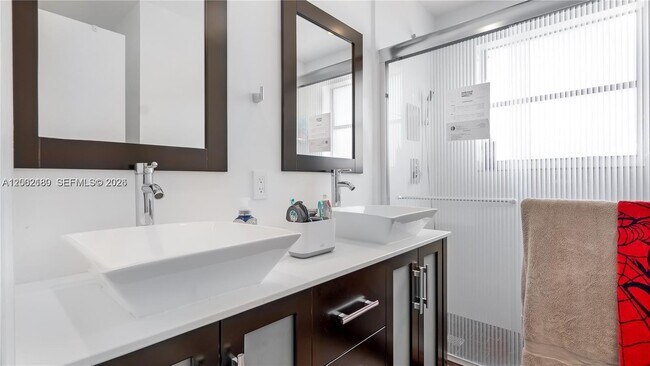 Building Photo - 321 SW 194th Ave