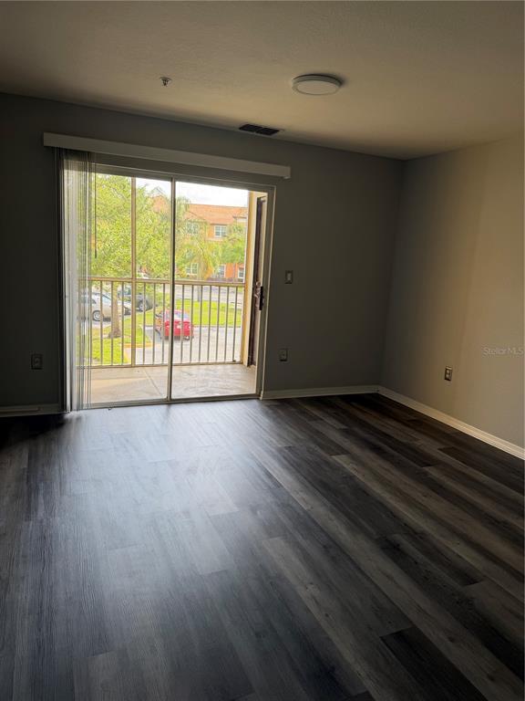 Building Photo - 5467 Vineland Rd