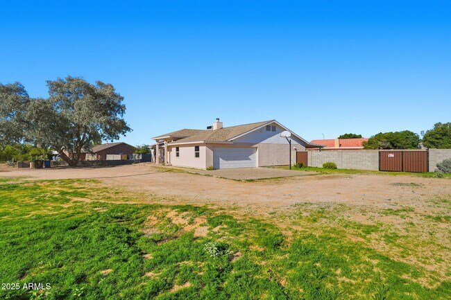 Building Photo - 7016 E Menlo St