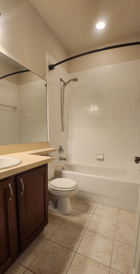 Building Photo - 2/2.5 Townhome in Sorrento