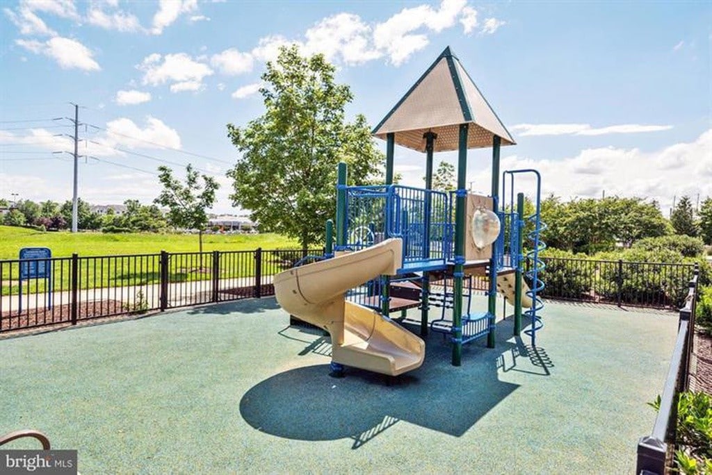 Building Photo - 3650 S Glebe Rd