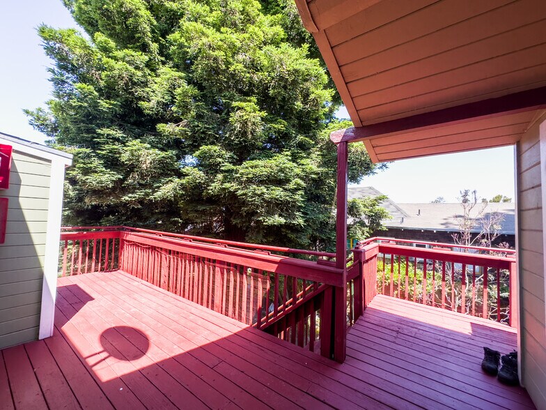 Building Photo - 1937 Russell St