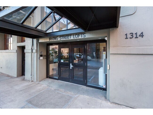 Building Photo - Historic Irving Street Lofts In The Pearl District - Top Floor Unit w/Parking/Rooftop Deck