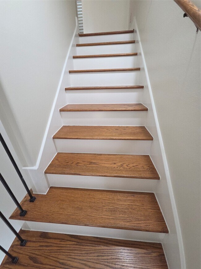 Building Photo - 3117 Fairdale Oaks E