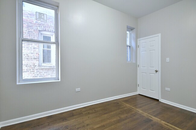 Building Photo - 4105 W 21st Pl