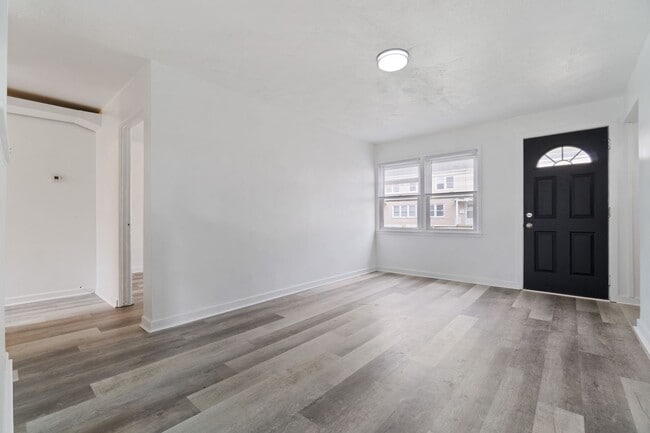 Building Photo - 4 Bedroom Townhome available January 2026!