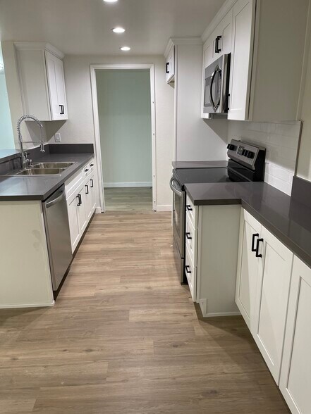 Building Photo - 1517 E Garfield Ave