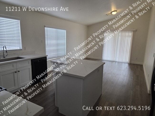 Building Photo - 11211 W Devonshire Ave