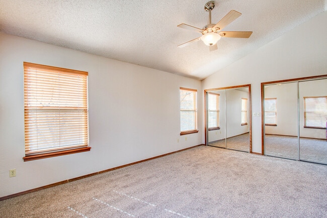 Building Photo - Spacious 4BR Home in Gleneagle!!!