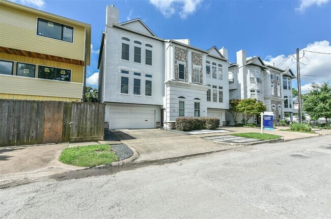 Building Photo - 1211 Kipling St
