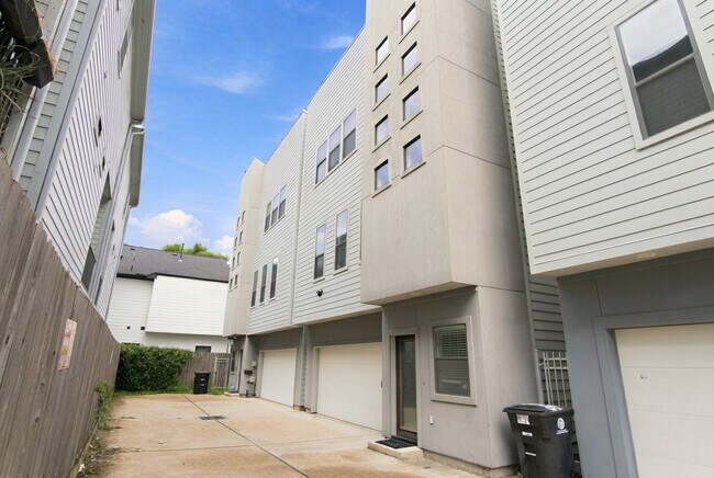 Building Photo - 2505 Webster St