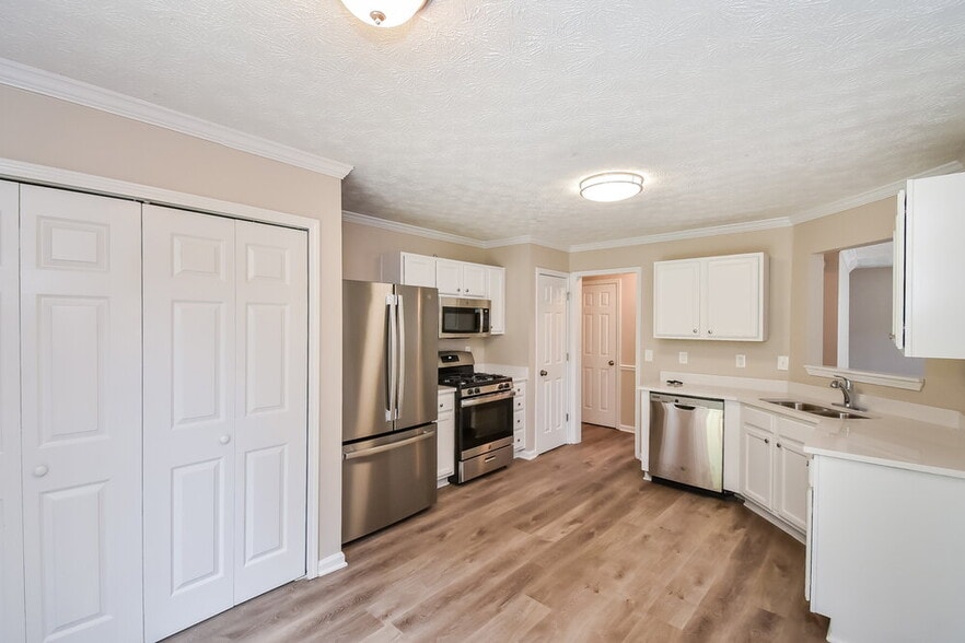 Building Photo - 2914 Water Lily Ct