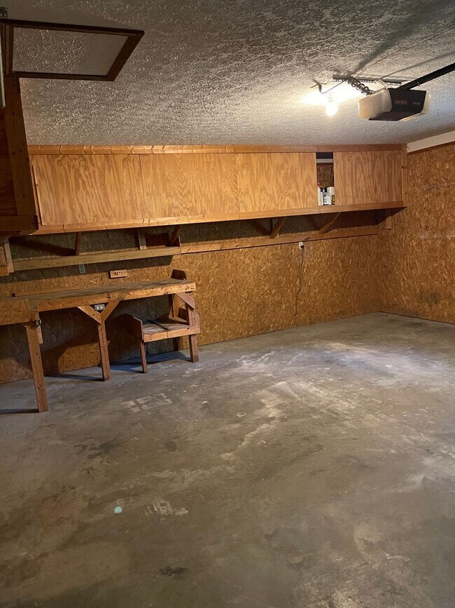 Building Photo - Available July 25th!!! No showings until June 1st