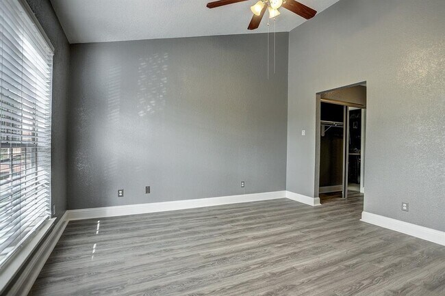 Building Photo - 2121 El Paseo St