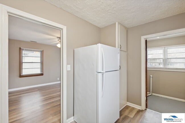 Building Photo - 2 bedroom 1 bath home