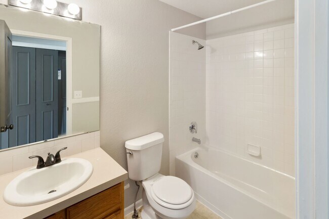 Building Photo - 2488 Sapphire St