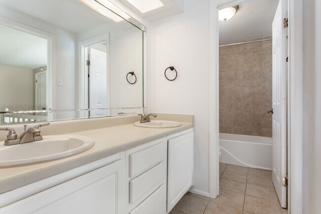 Building Photo - Updated 4-Bedroom, 2-Bath Home in RISD