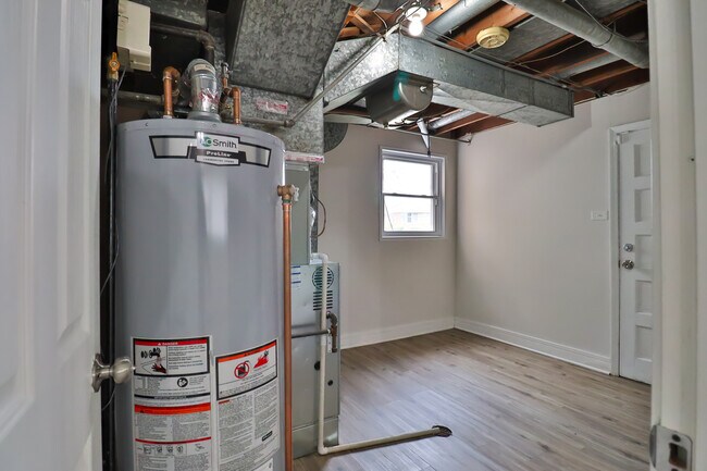 Building Photo - 16039 Marian Dr